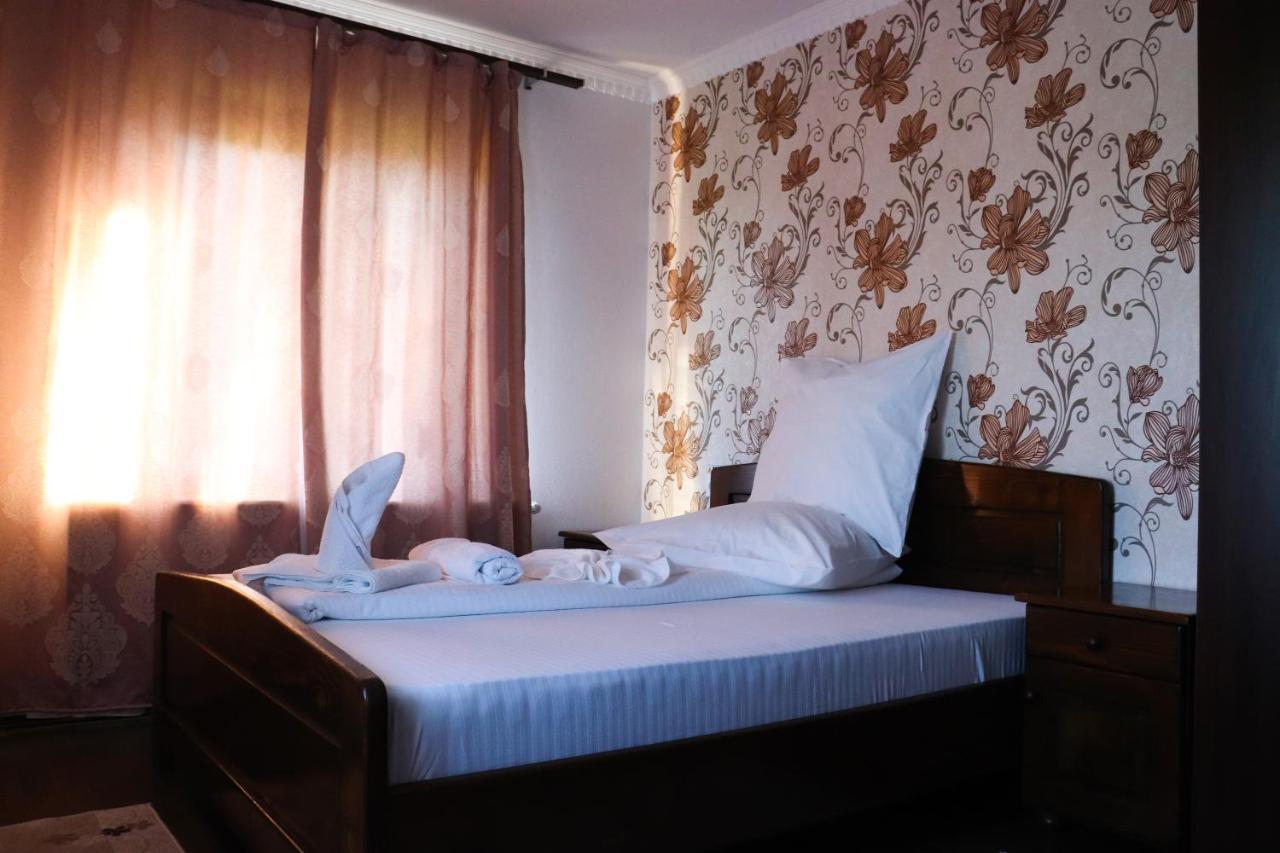 Conacul Lupilor Hotel Satu Sugatag Ngoại thất bức ảnh